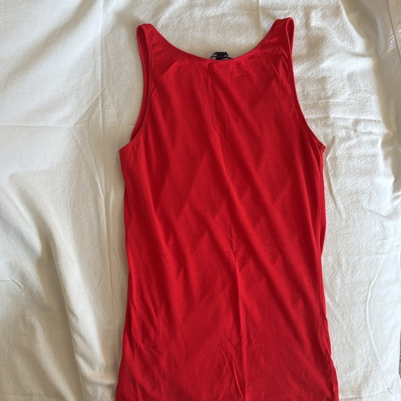 Red basic tank top - Picture 2 of 3